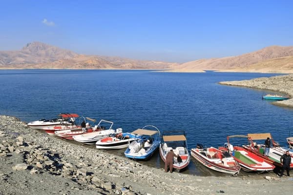 Dukan Lake landscape